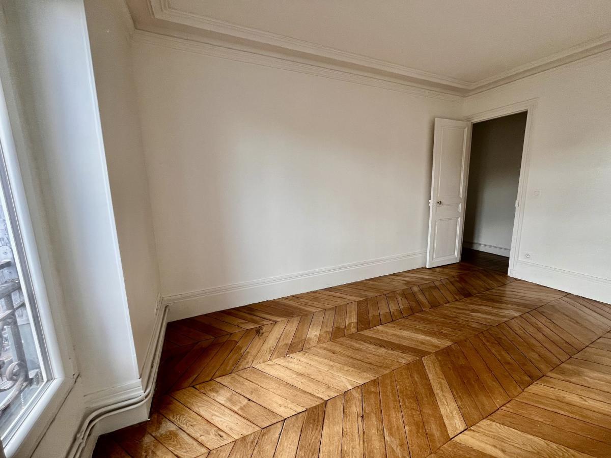 A LOUER 3 PIECES 70m² PARIS IIème. MONTORGUEIL 