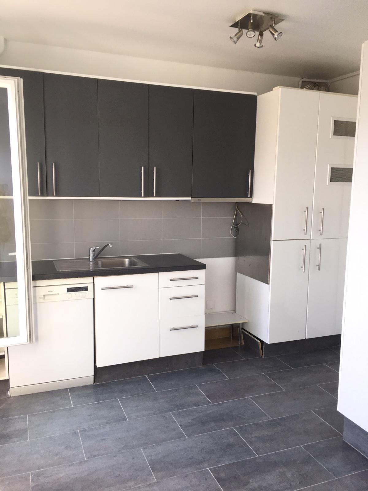 A LOUER 3 PIECES 70m² PARIS IIème. MONTORGUEIL 