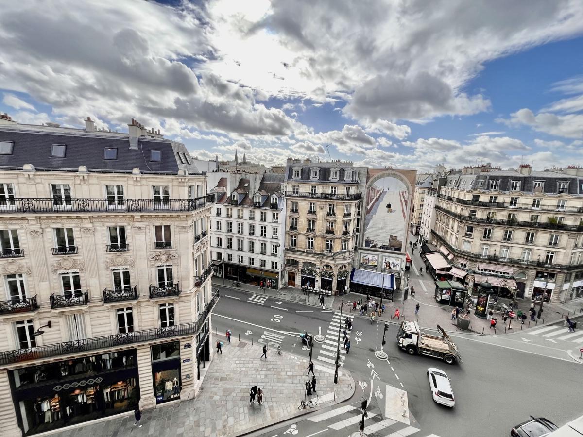 A LOUER 3 PIECES 70m² PARIS IIème. MONTORGUEIL 