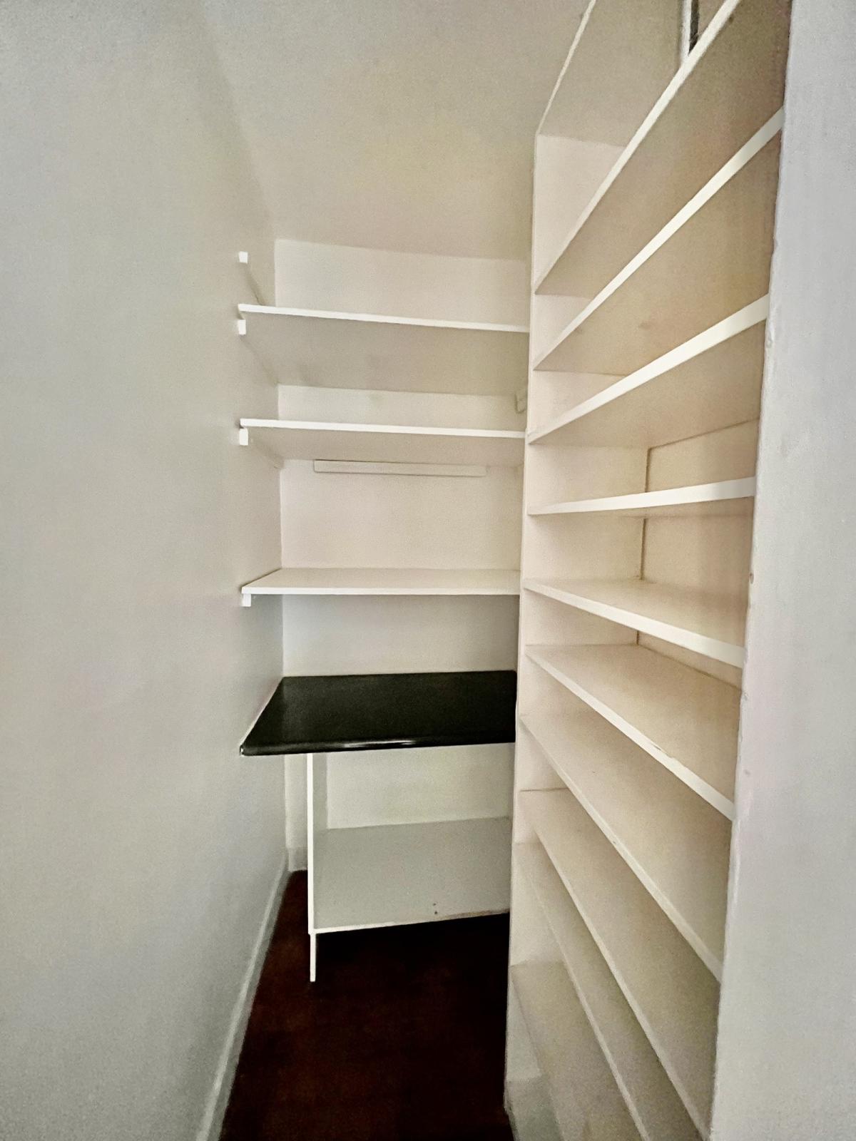 A LOUER 3 PIECES 70m² PARIS IIème. MONTORGUEIL 