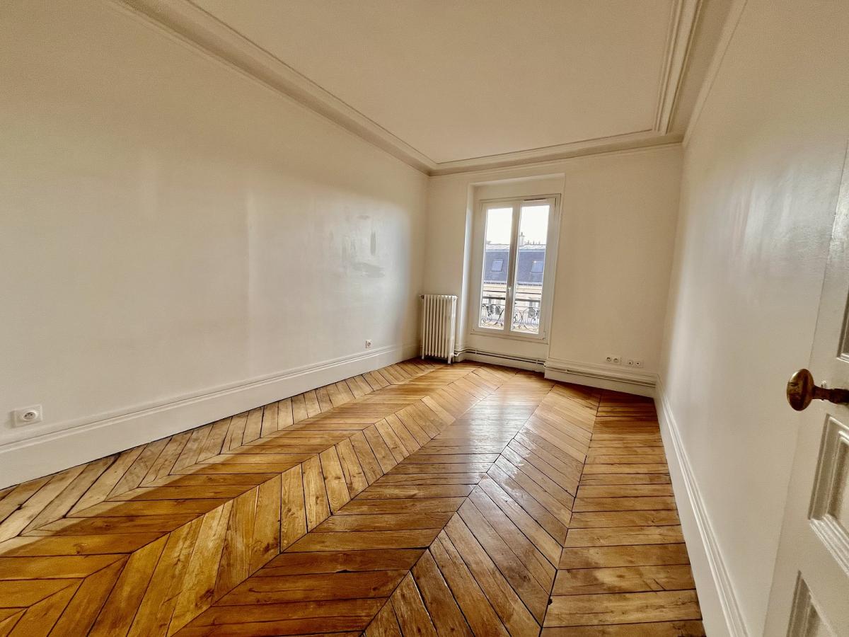 A LOUER 3 PIECES 70m² PARIS IIème. MONTORGUEIL 