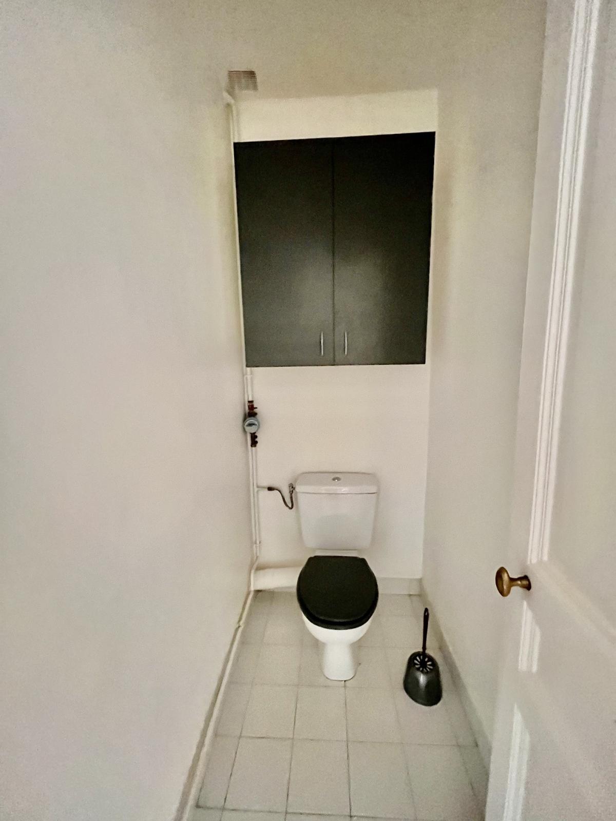 A LOUER 3 PIECES 70m² PARIS IIème. MONTORGUEIL 