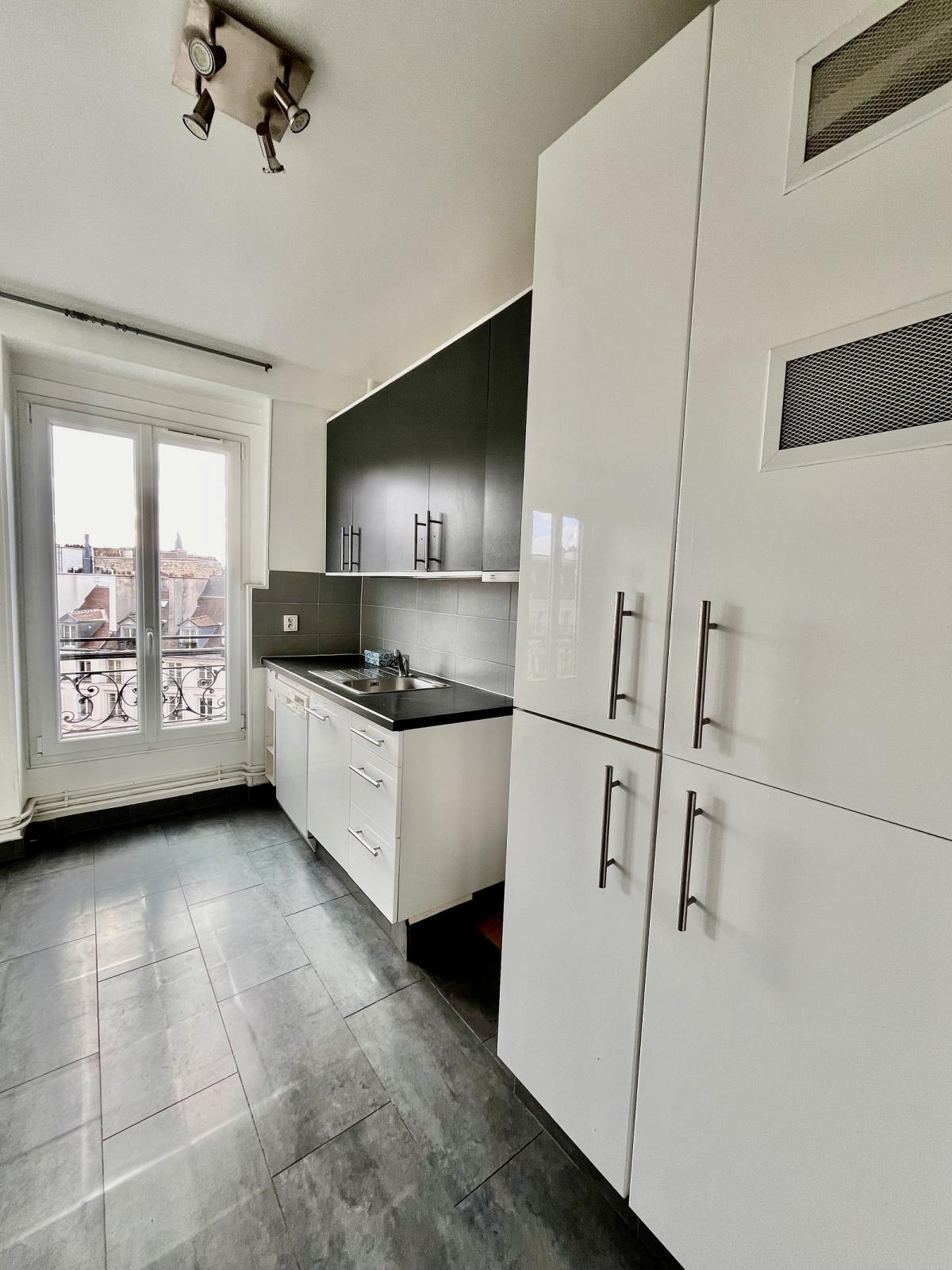 A LOUER 3 PIECES 70m² PARIS IIème. MONTORGUEIL 