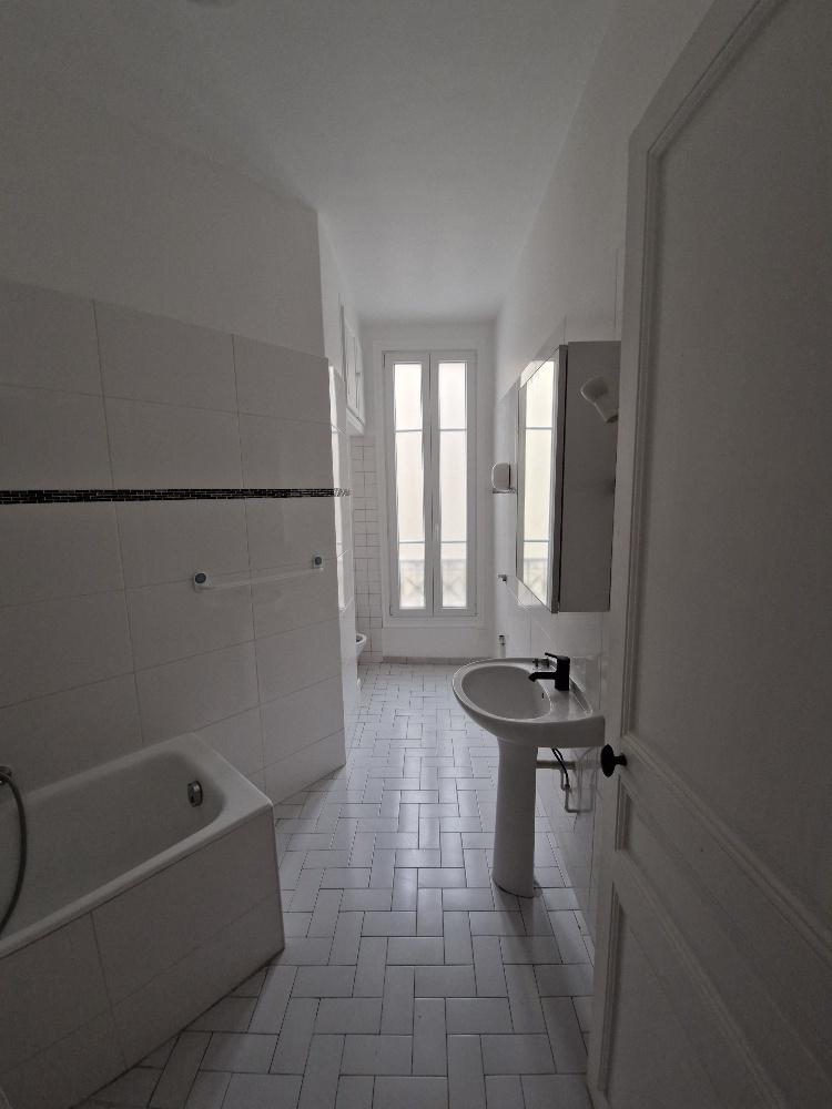 Paris  XVIIIème Simplon, 3 pièces de 70,15m²