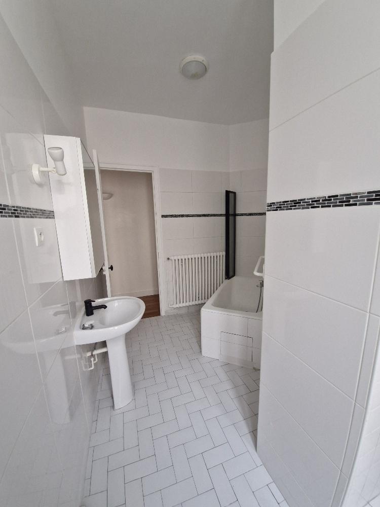 Paris  XVIIIème Simplon, 3 pièces de 70,15m²