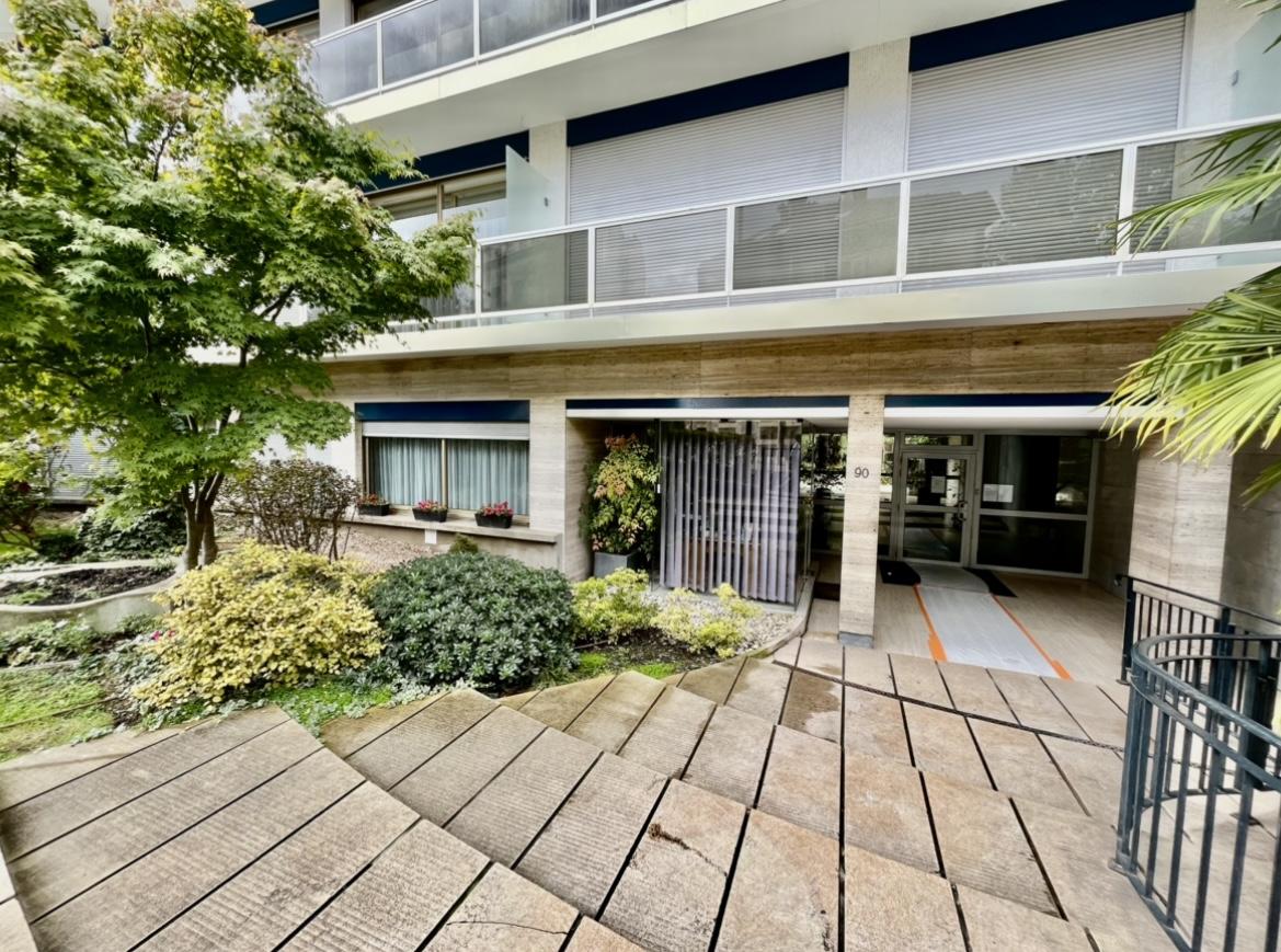 GRAND STUDIO MEUBLE  PARIS VI