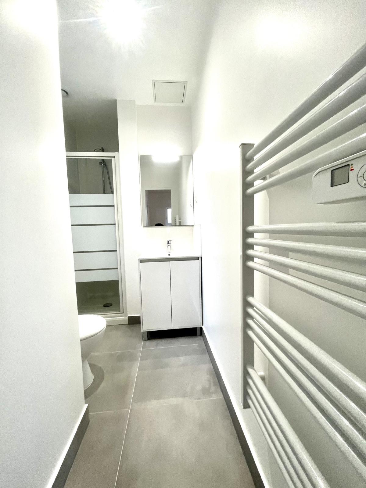 A LOUER NEUILLY SUR SEINE 2 P RÉNOVÉ 