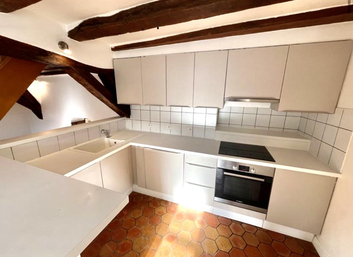 A LOUER RUE CHARLOT 3P RENOVE DUPLEX 