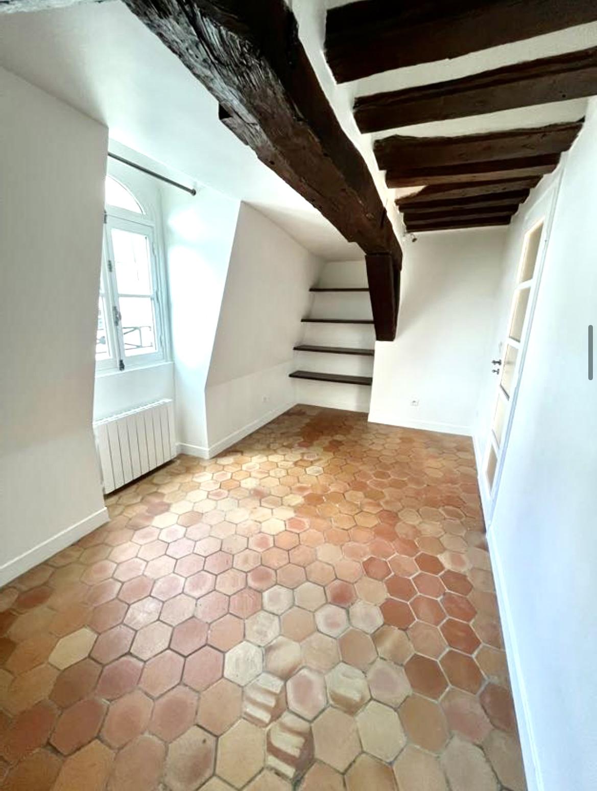 A LOUER RUE CHARLOT 3P RENOVE DUPLEX 