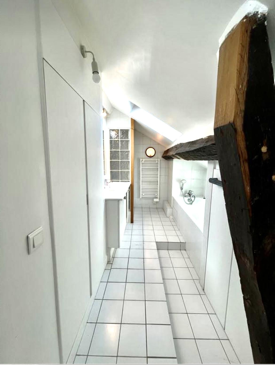 A LOUER RUE CHARLOT 3P RENOVE DUPLEX 