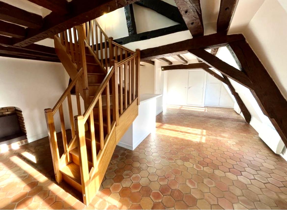 A LOUER RUE CHARLOT 3P RENOVE DUPLEX 