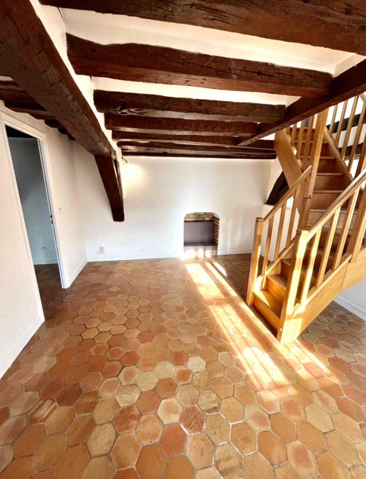 A LOUER RUE CHARLOT 3P RENOVE DUPLEX 