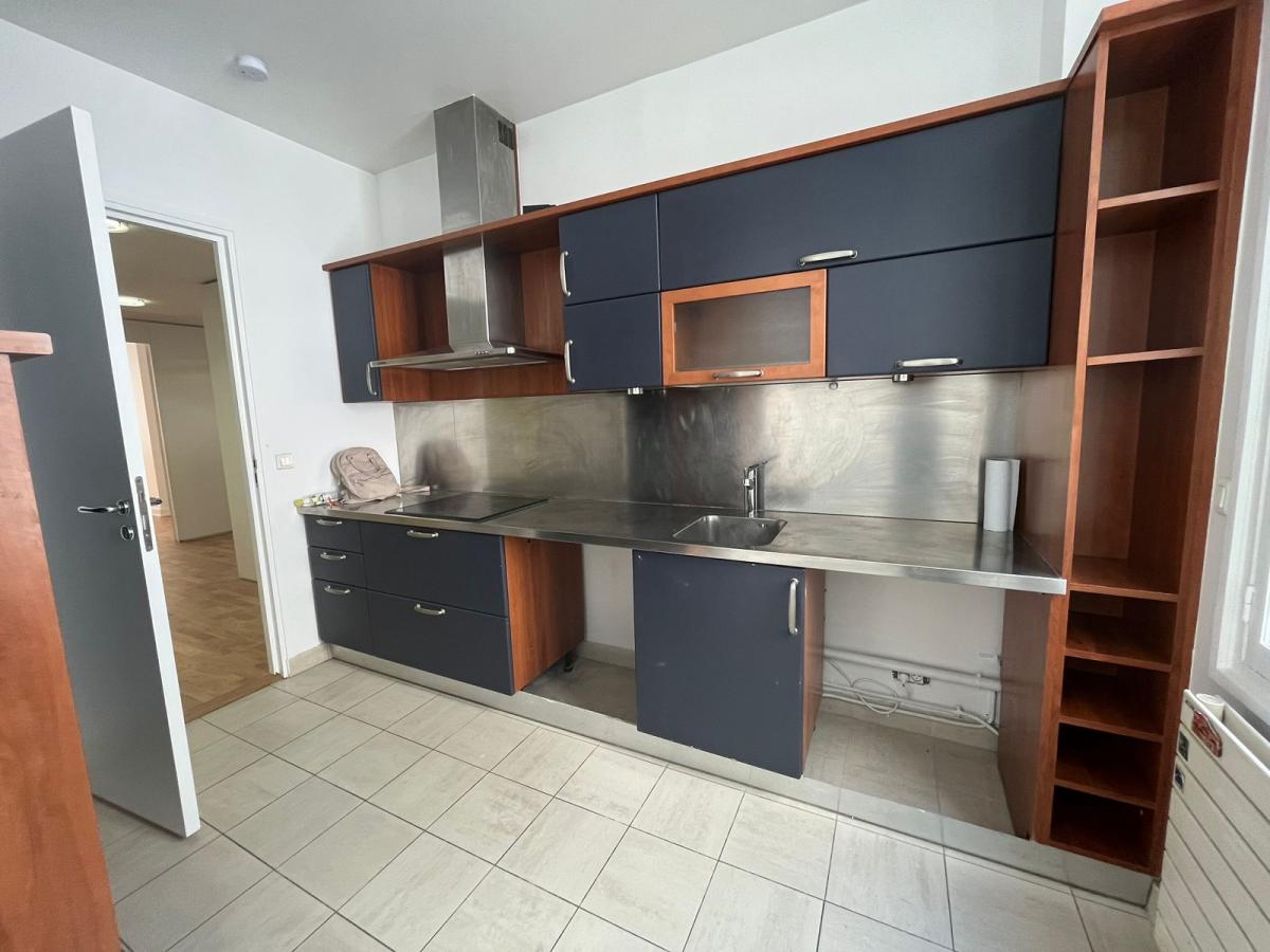 A LOUER PARIS IIème 6 pièces 162m² PLACE DE LA BOURSE 