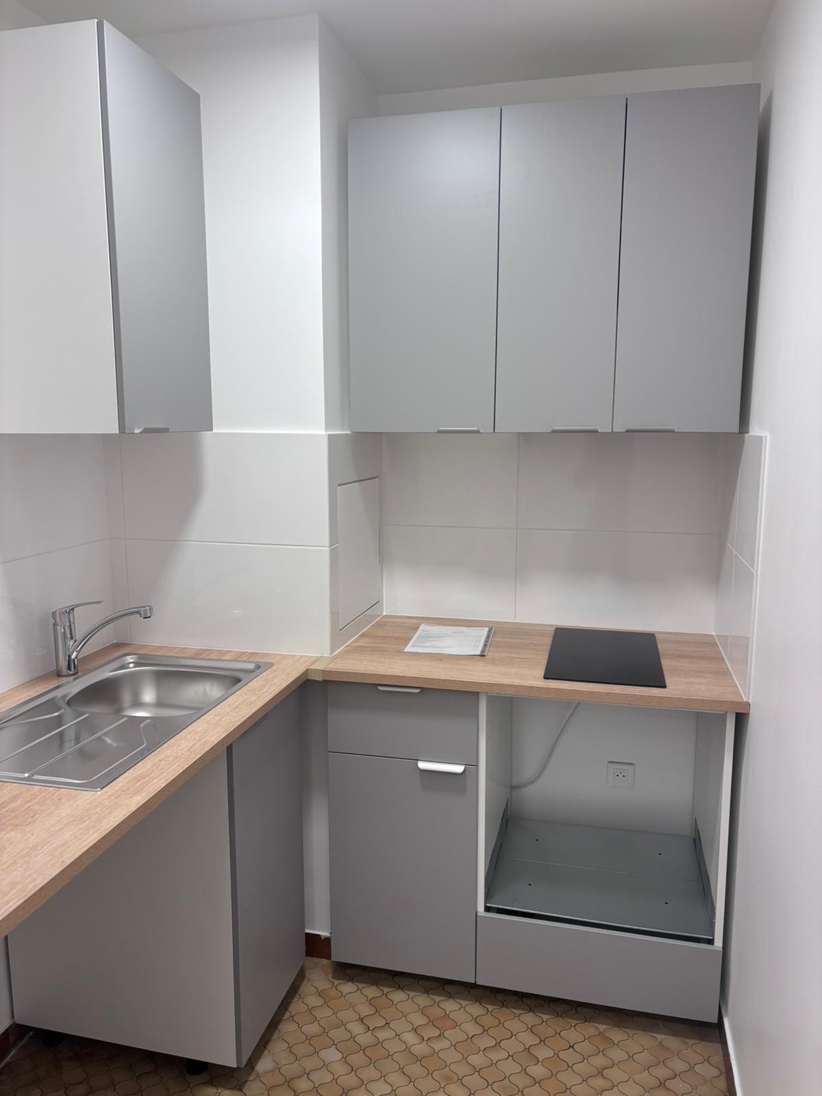 A LOUER 2P  42m² PARIS XXème PARKING ET TERRASSE 13m². REFAIT NEUF