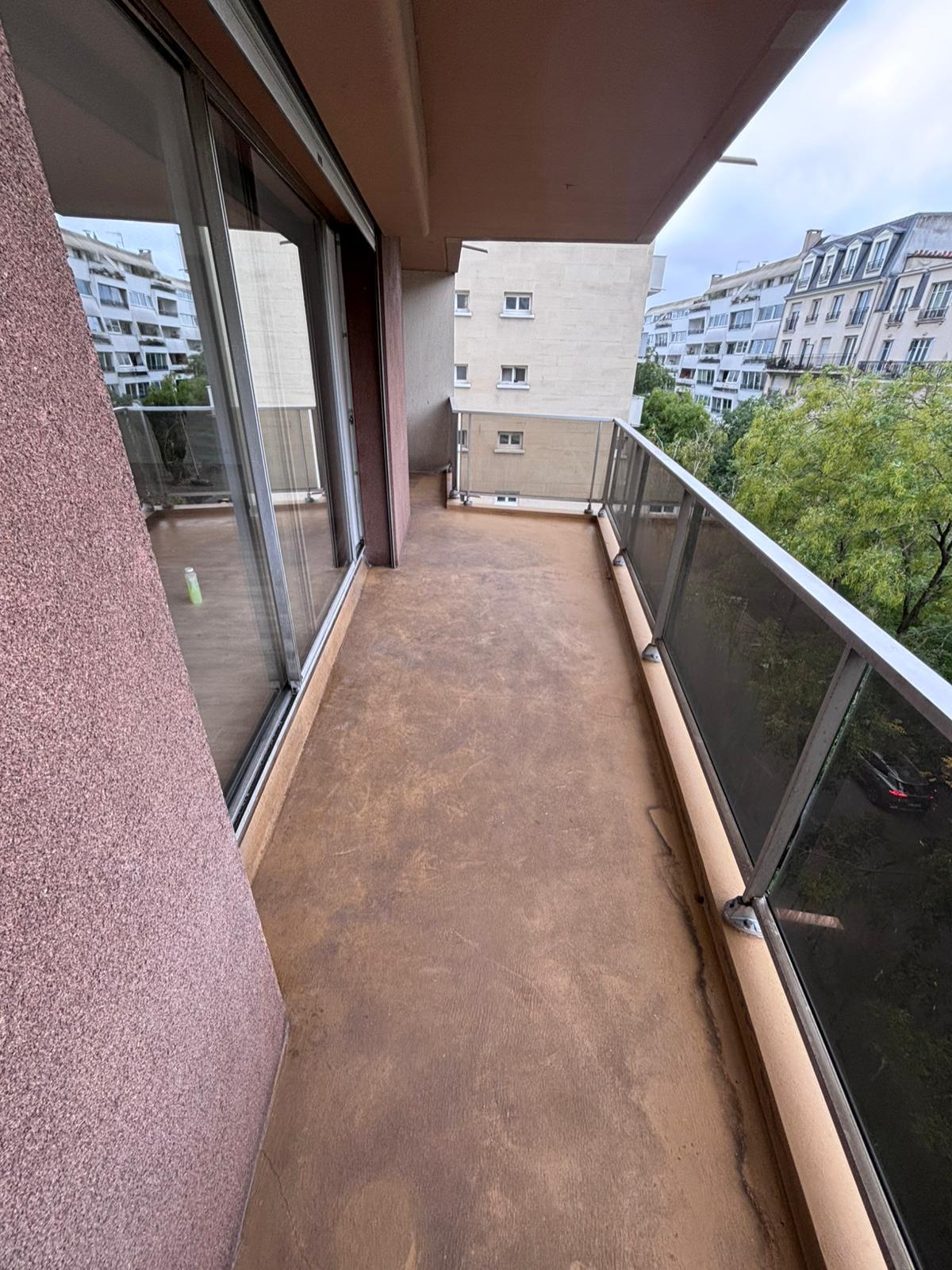 A LOUER 2P  42m² PARIS XXème PARKING ET TERRASSE 13m². REFAIT NEUF