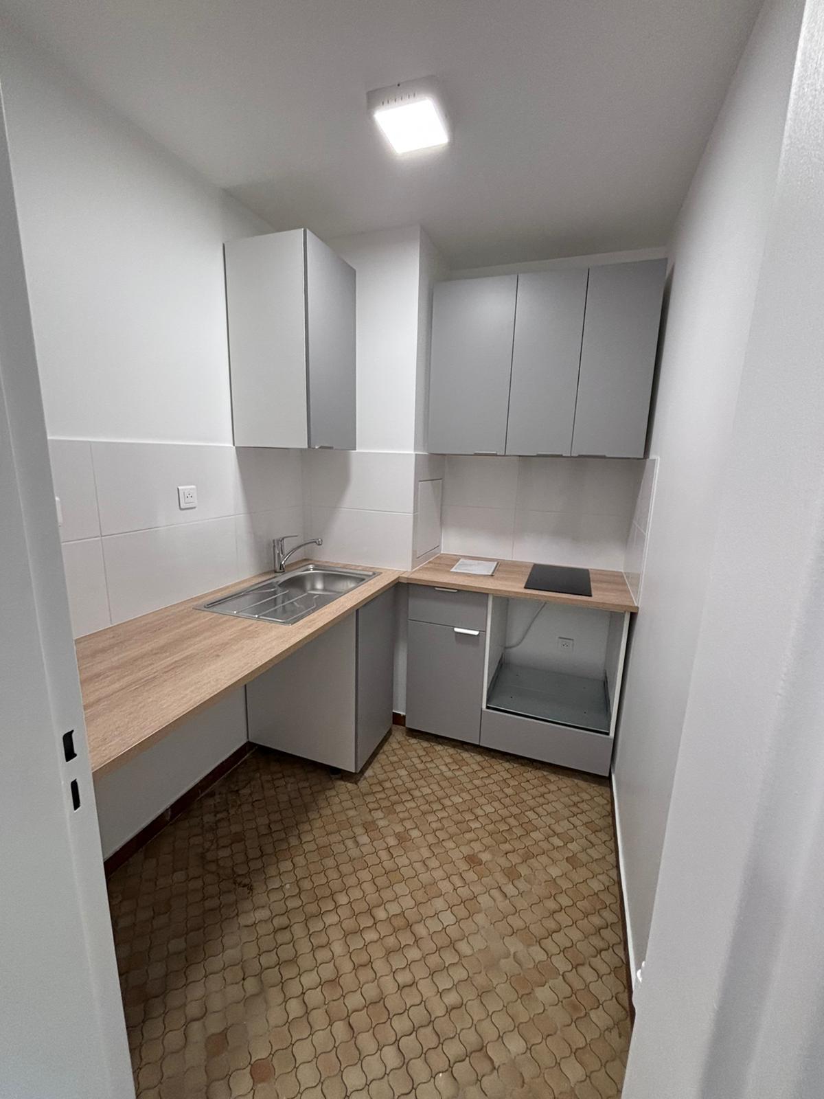 A LOUER 2P  42m² PARIS XXème PARKING ET TERRASSE 13m². REFAIT NEUF