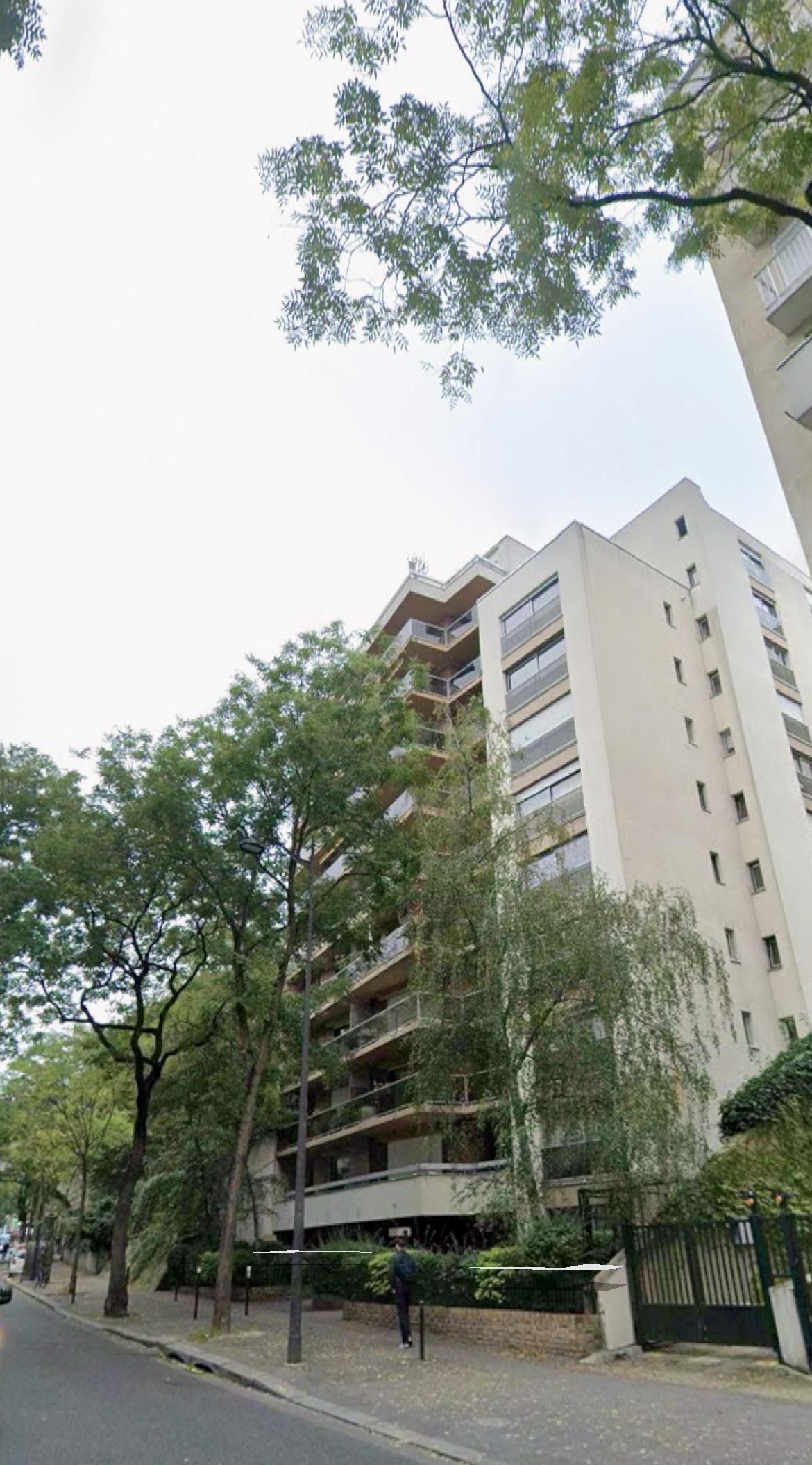 A LOUER 2P  42m² PARIS XXème PARKING ET TERRASSE 13m². REFAIT NEUF