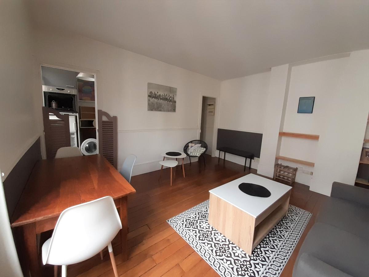 Beau 2 PIECES Meublé Métro Commerce/Charles Michels