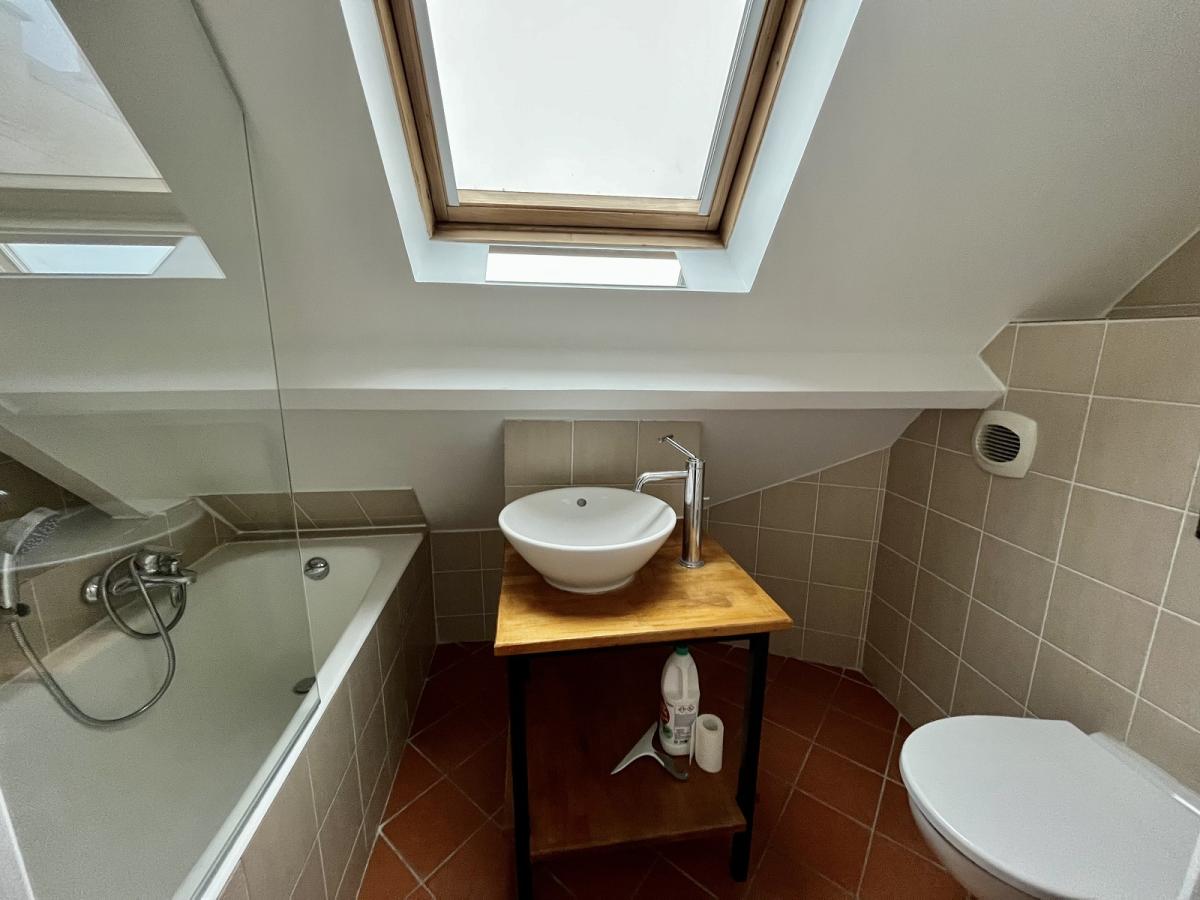 A LOUER 2/3  Pièces en DUPLEX surface 46.80m²  Loi Boutin et 84m²  au sol au 