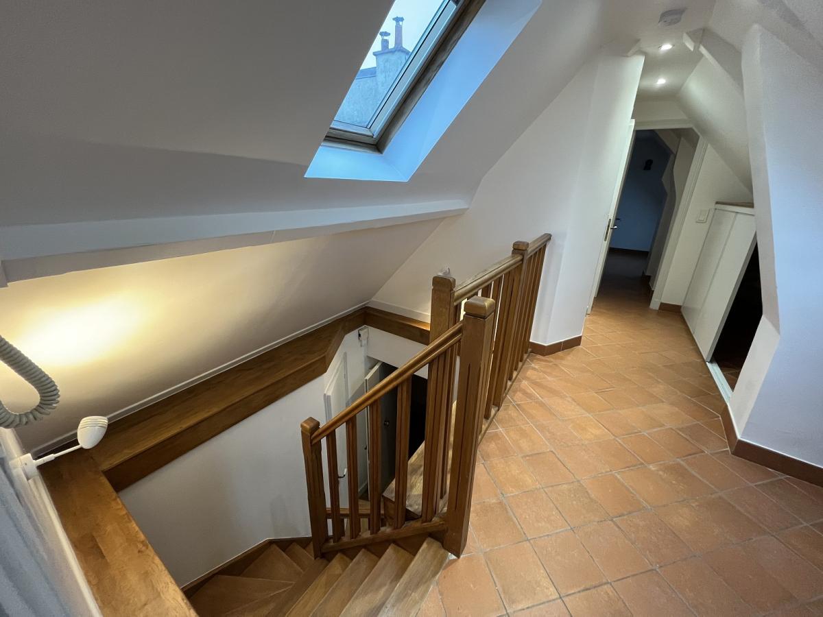 A LOUER 2/3  Pièces en DUPLEX surface 46.80m²  Loi Boutin et 84m²  au sol au 