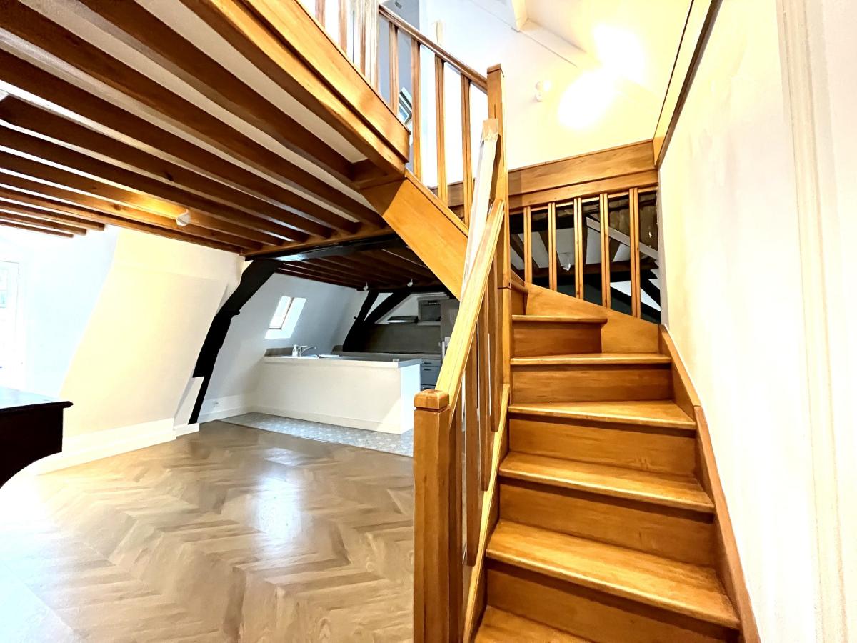 A LOUER 2/3  Pièces en DUPLEX surface 46.80m²  Loi Boutin et 84m²  au sol au 