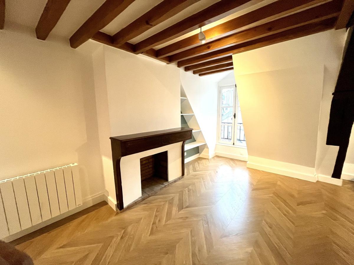 A LOUER 2/3  Pièces en DUPLEX surface 46.80m²  Loi Boutin et 84m²  au sol au 