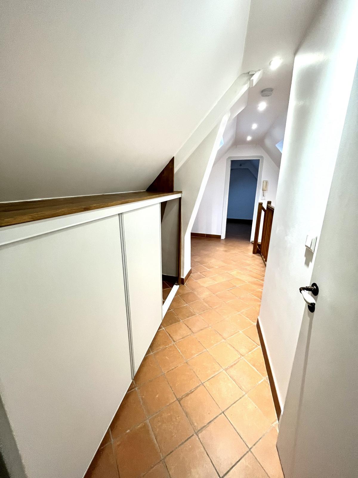 A LOUER 2/3  Pièces en DUPLEX surface 46.80m²  Loi Boutin et 84m²  au sol au 