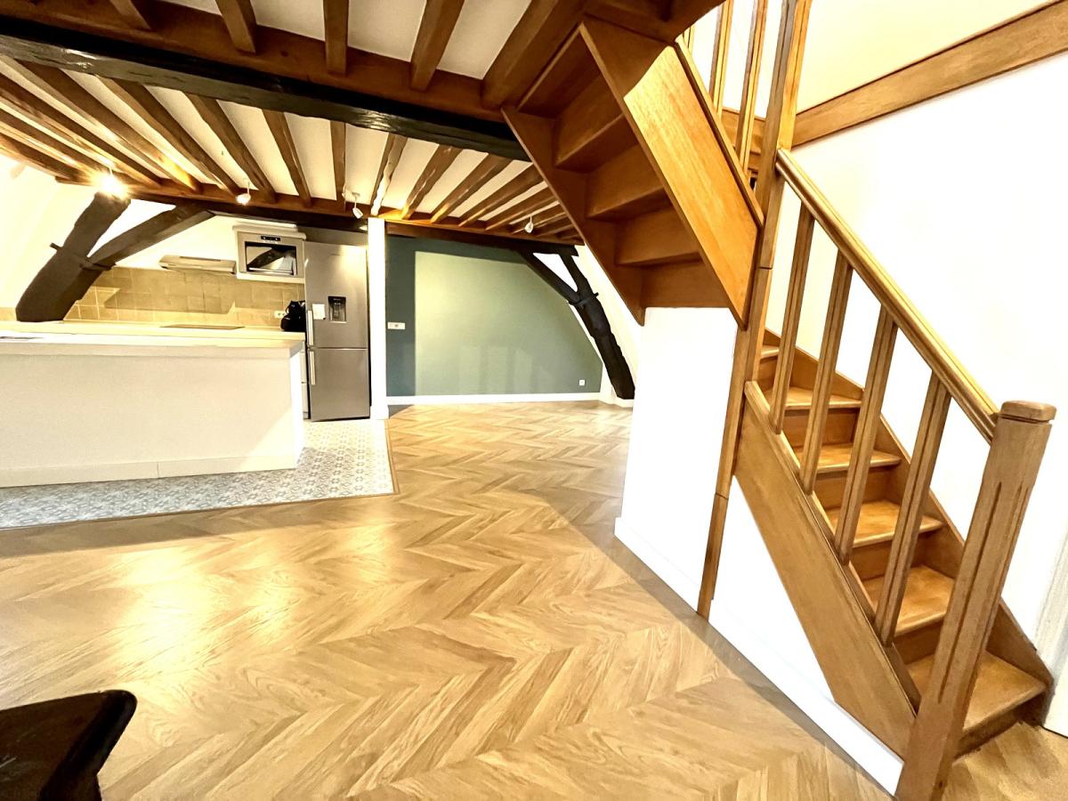 A LOUER 2/3  Pièces en DUPLEX surface 46.80m²  Loi Boutin et 84m²  au sol au 