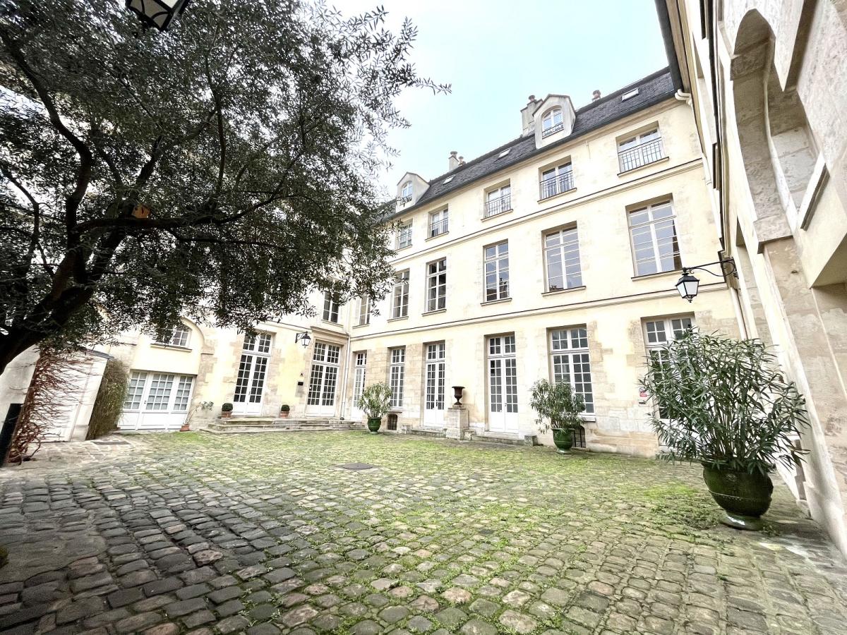 A LOUER 2/3  Pièces en DUPLEX surface 46.80m²  Loi Boutin et 84m²  au sol au 