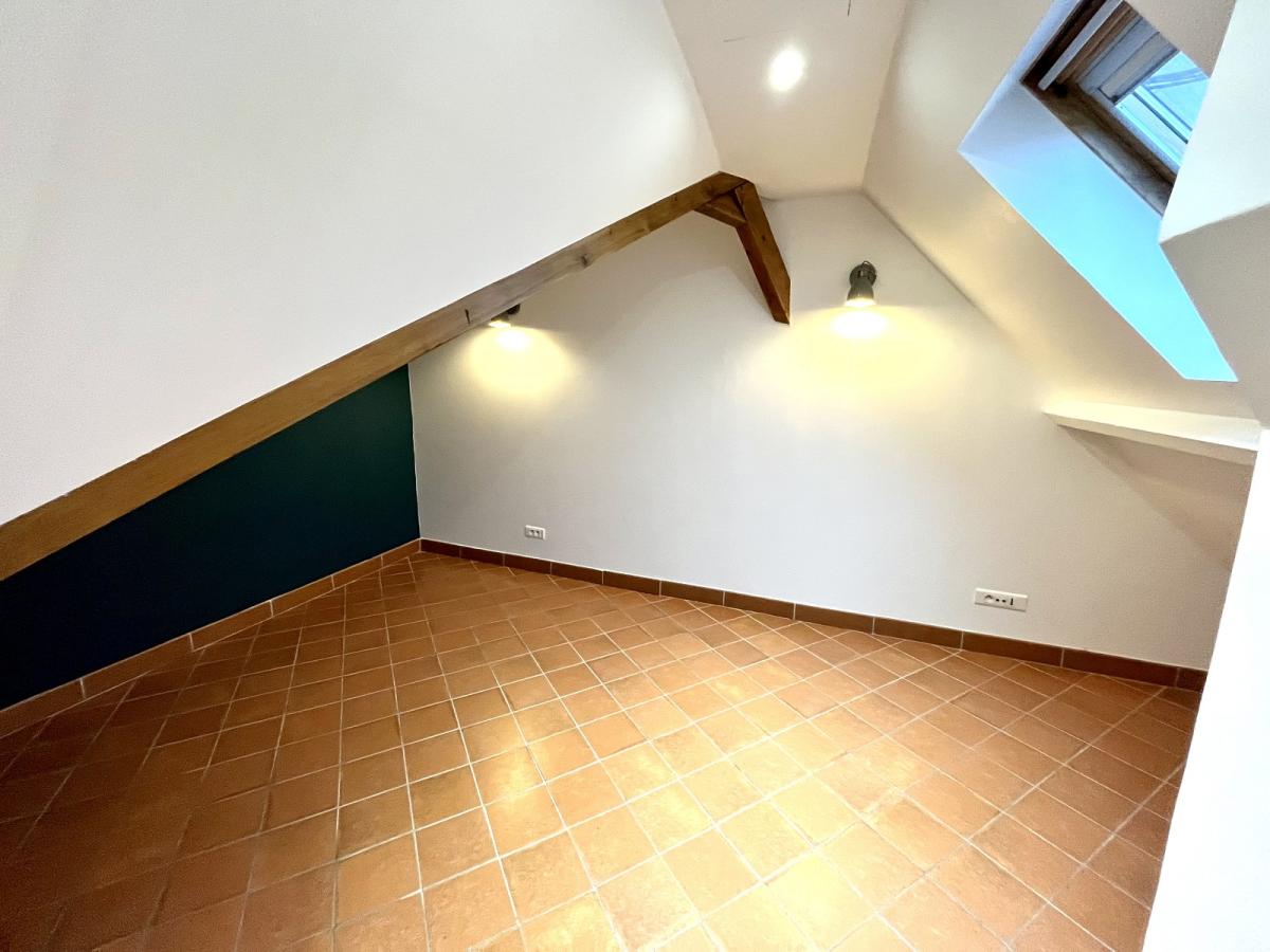 A LOUER 2/3  Pièces en DUPLEX surface 46.80m²  Loi Boutin et 84m²  au sol au 