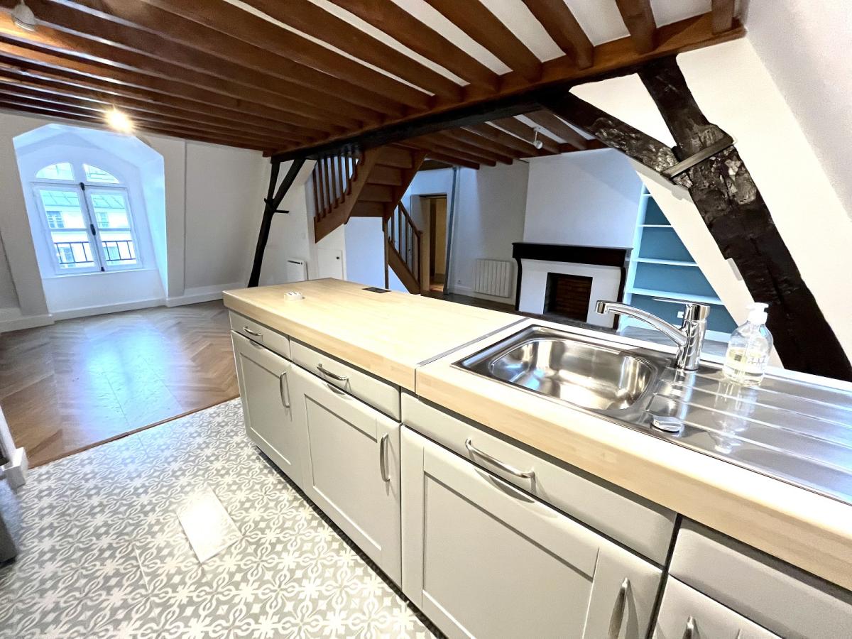 A LOUER 2/3  Pièces en DUPLEX surface 46.80m²  Loi Boutin et 84m²  au sol au 