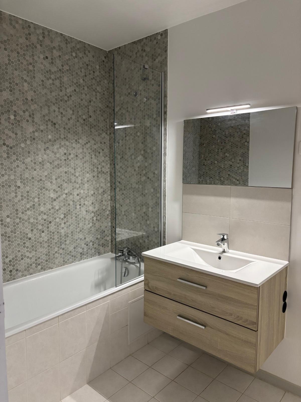 A LOUER 2P PARIS XVème REFAIT NEUF