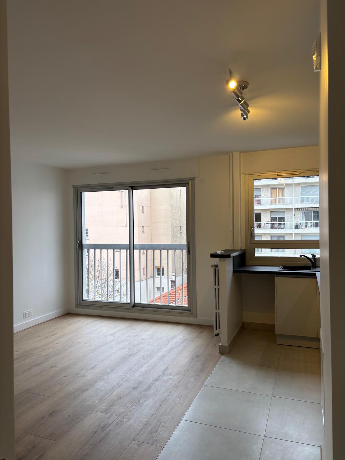 A LOUER 2P PARIS XVème REFAIT NEUF