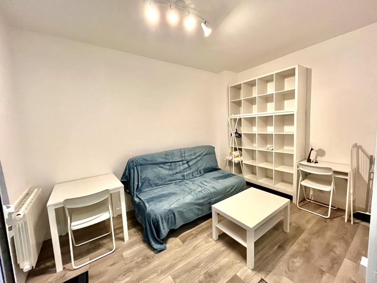 A LOUER  STUDIO 16,26m²  PARIS XIIème PLACE DE LA NATION