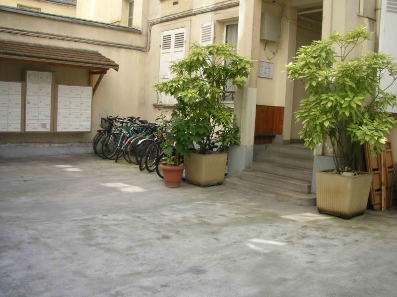 A LOUER  STUDIO 16,26m²  PARIS XIIème PLACE DE LA NATION