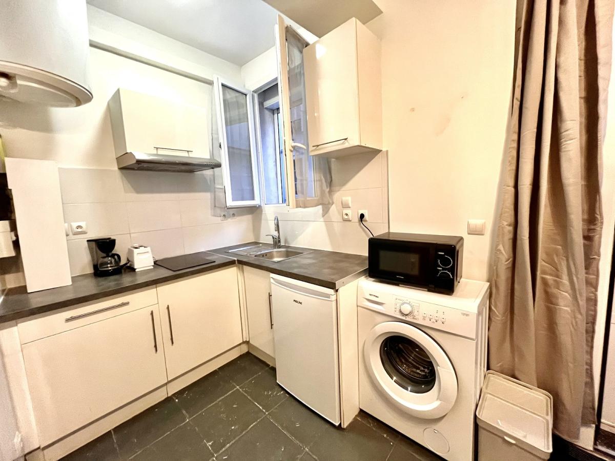 A LOUER  STUDIO 16,26m²  PARIS XIIème PLACE DE LA NATION