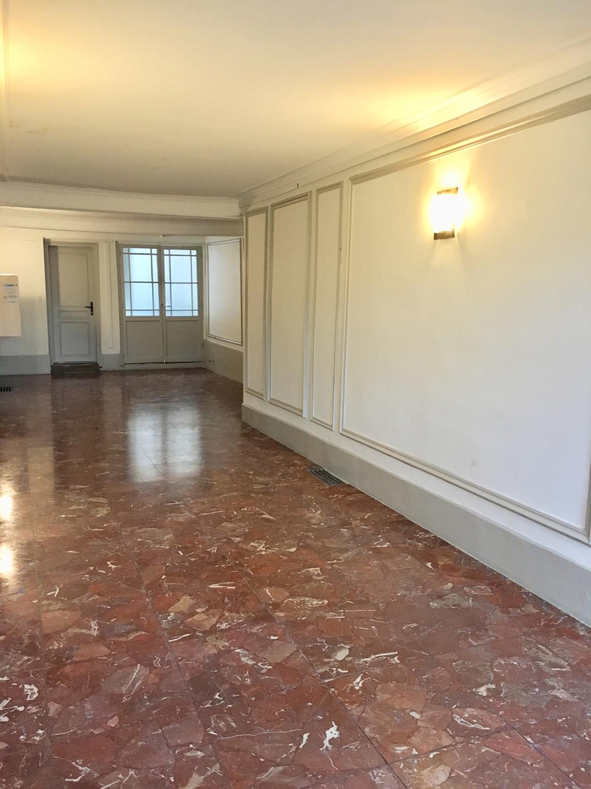 Paris IVème Quai de Bourbon Studio meublé