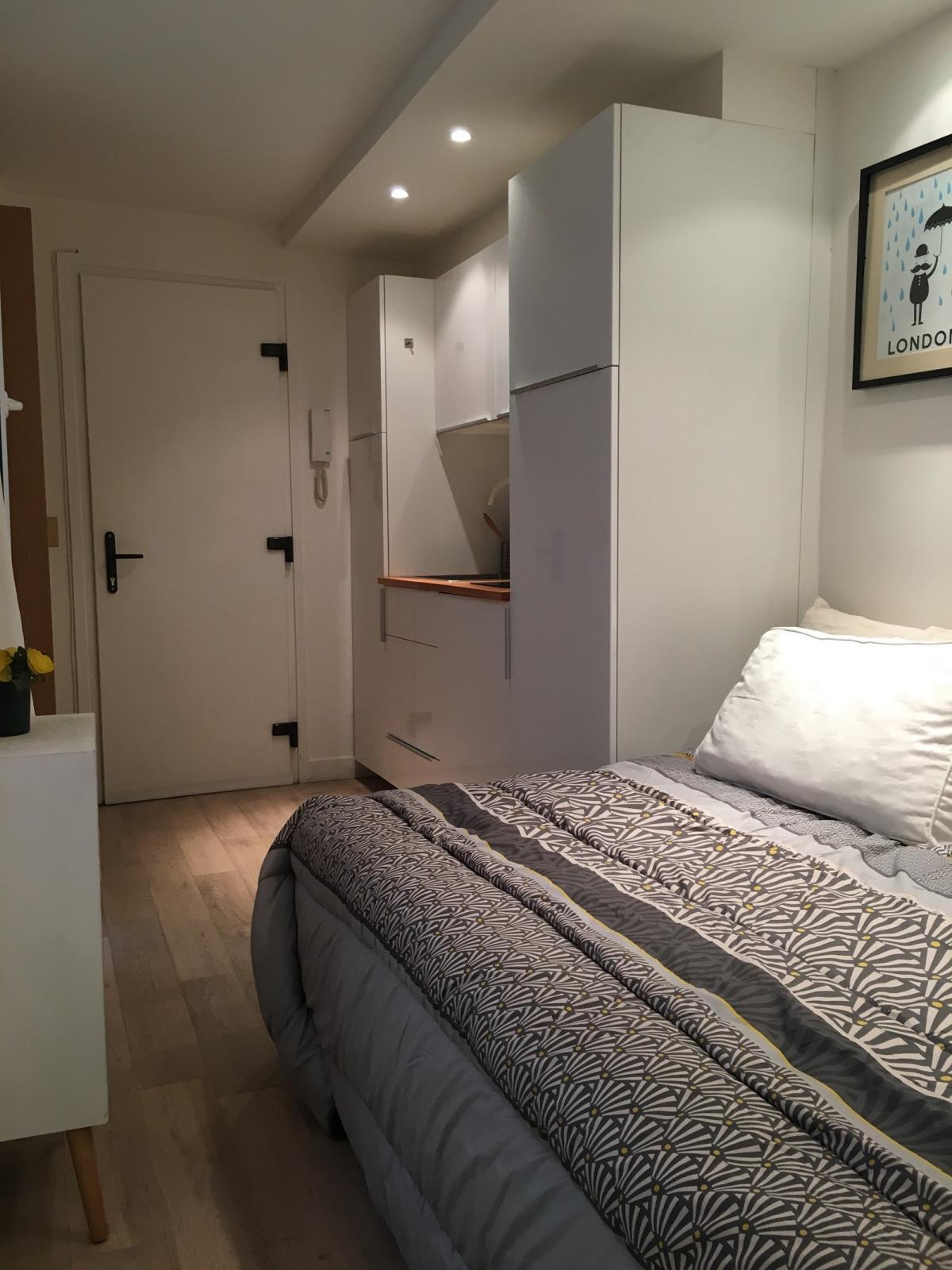 Paris IVème Quai de Bourbon Studio meublé