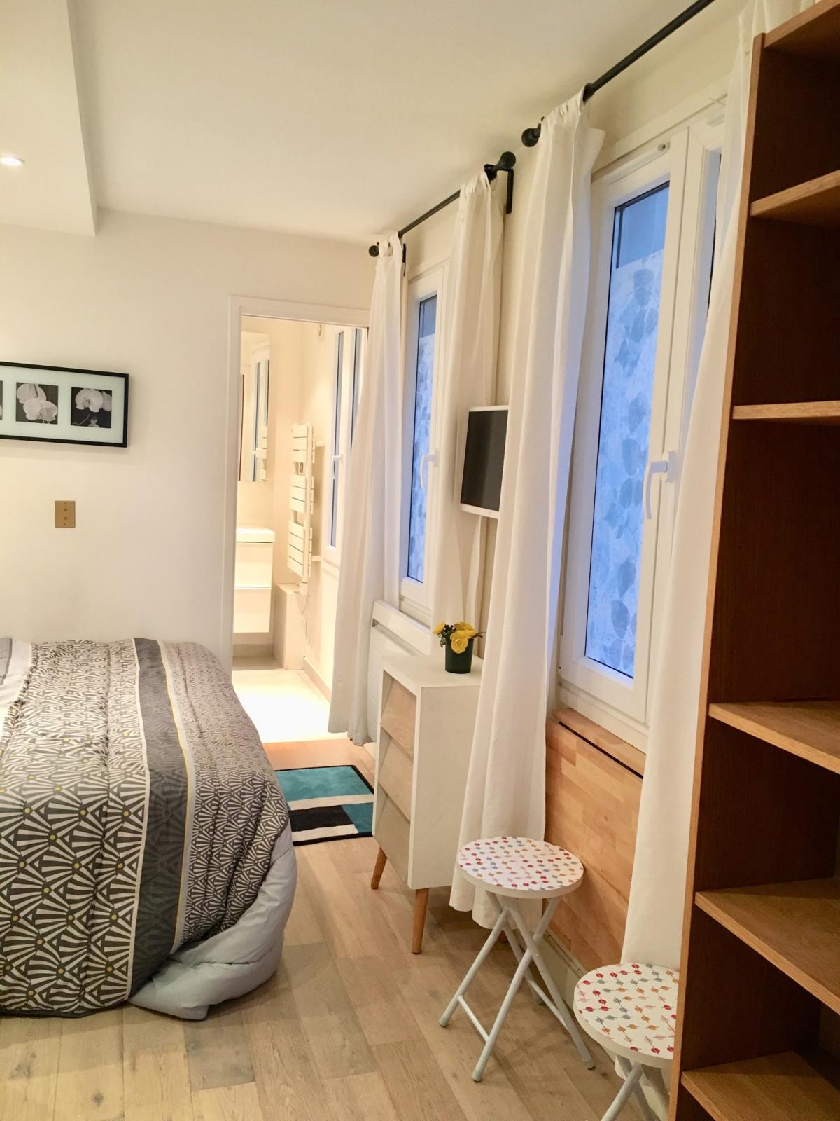 Paris IVème Quai de Bourbon Studio meublé