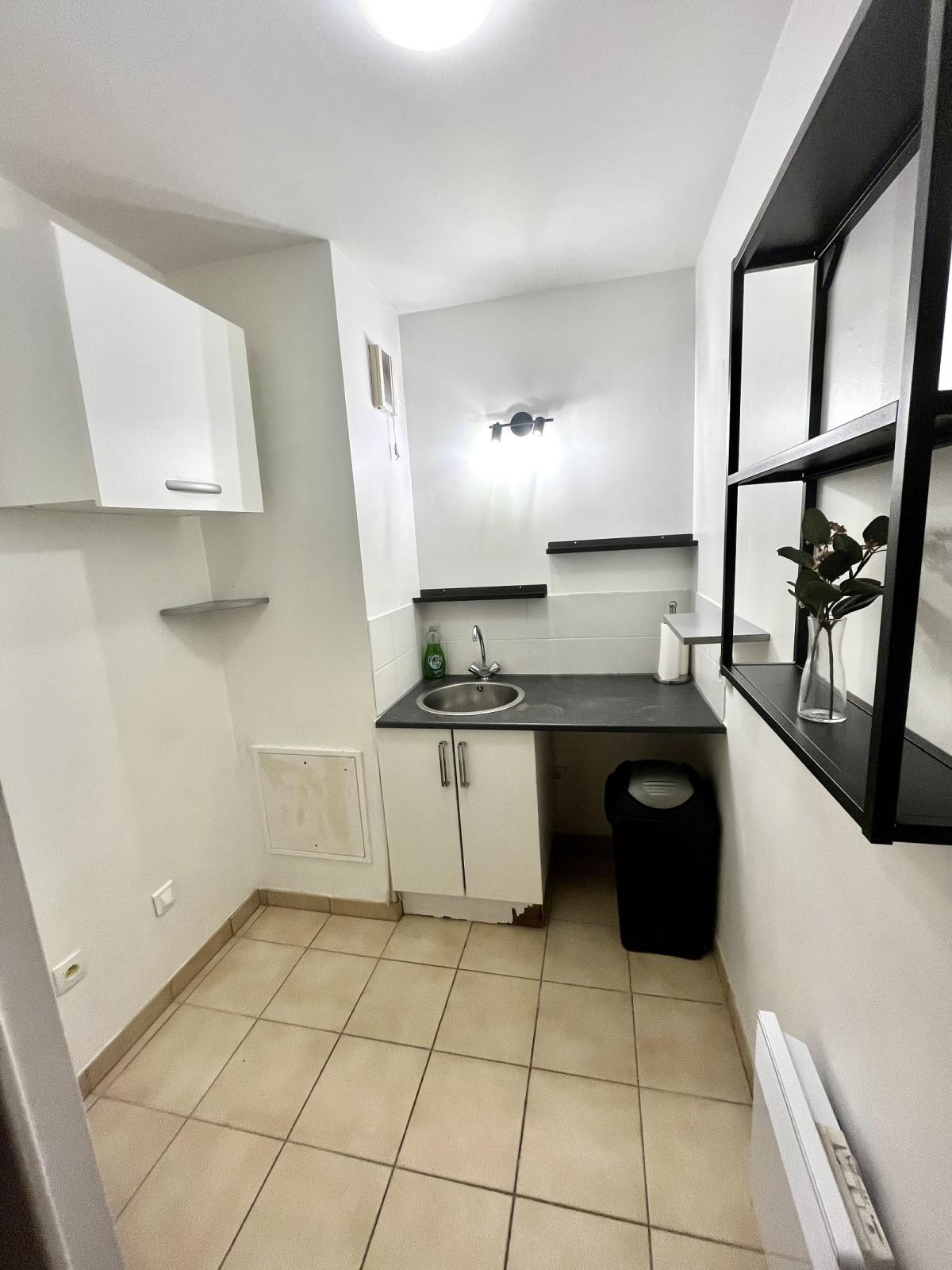 2 PIECES BALCON ET PARKING 