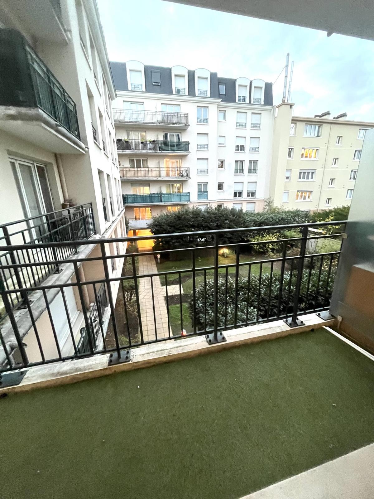 2 PIECES BALCON ET PARKING 