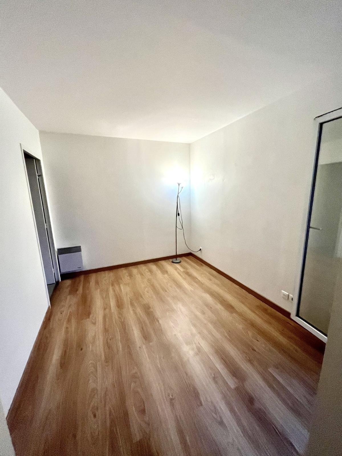 2 PIECES BALCON ET PARKING 