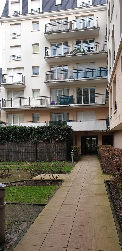 2 PIECES BALCON ET PARKING 