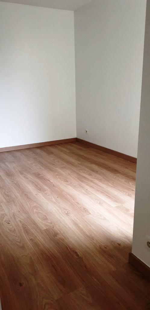 2 PIECES BALCON ET PARKING 