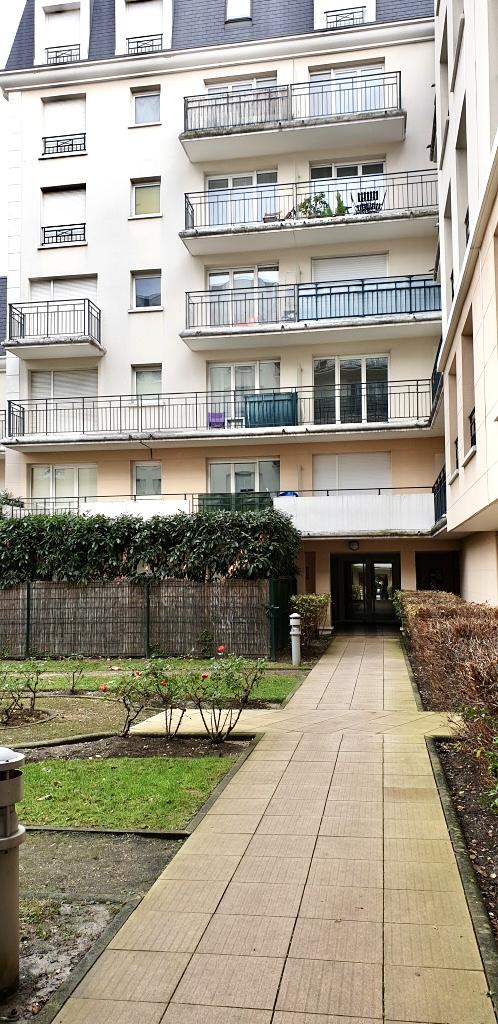 2 PIECES BALCON ET PARKING 