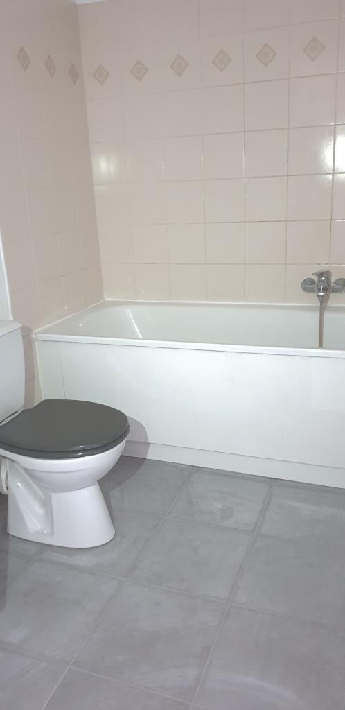 2 PIECES BALCON ET PARKING 