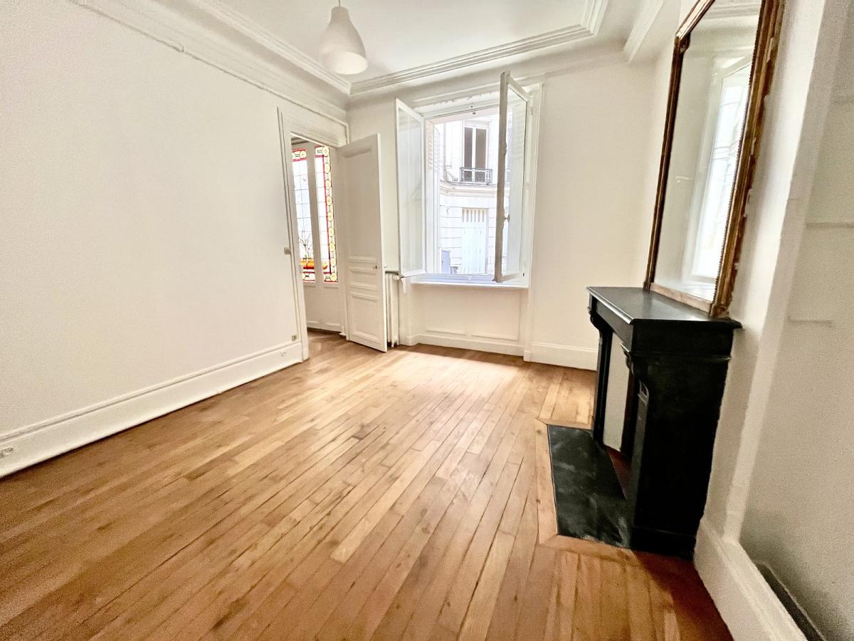A LOUER 4 PIECES 100.46m² PARIS VIIIème 