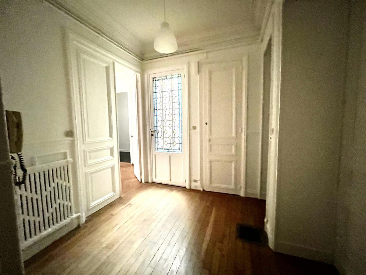 A LOUER 4 PIECES 100.46m² PARIS VIIIème 