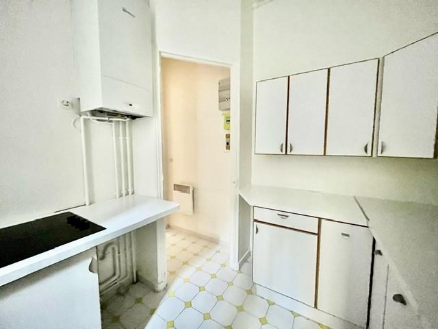 A LOUER 4 PIECES 100.46m² PARIS VIIIème 