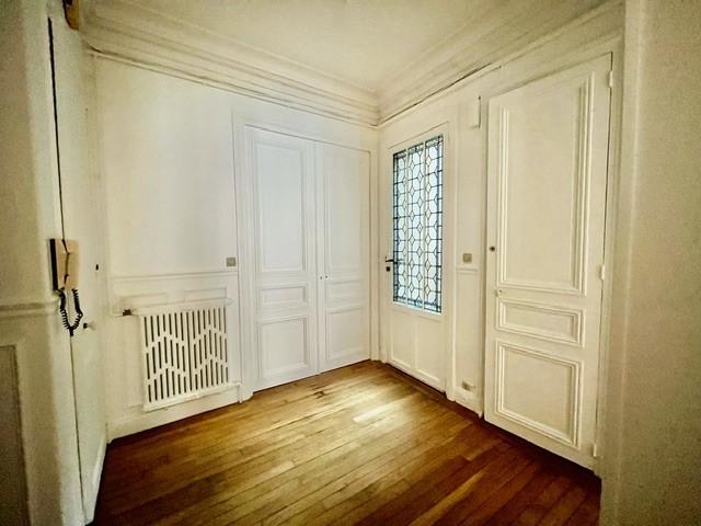 A LOUER 4 PIECES 100.46m² PARIS VIIIème 